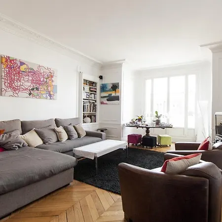 Hausmann 3bd Apt. In The 16th Arr