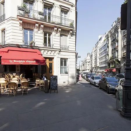 Hausmann 3bd Apt. In The 16th Arr